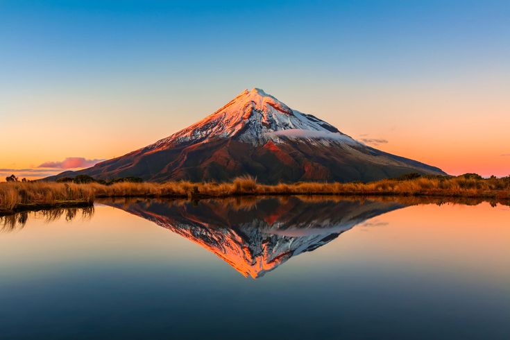 mt taranaki by ronnie li